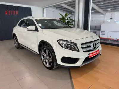 Usado Mercedes GLA220 AMG line 170 CV (125 kW) 2016 Blanco SUV