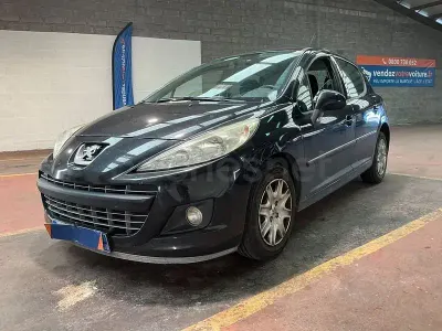 Usado Peugeot 207 68 CV (50 kW) 2014 Negro Descapotable