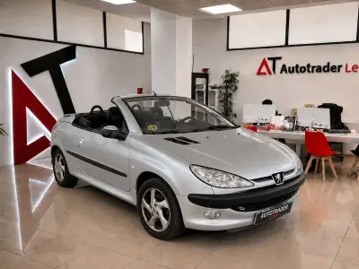 Usado Peugeot 206 110 CV (80 kW) 2002 Gris / plata Familiar
