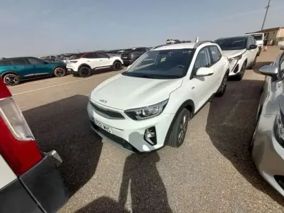 Usado Kia Stonic 101 CV (74 kW) 2023 Blanco SUV