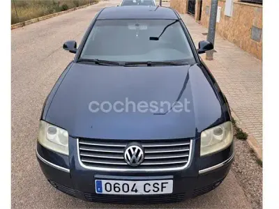 Usado VW Passat Comfortline 130 CV (95 kW) 2004 Azul Berlina