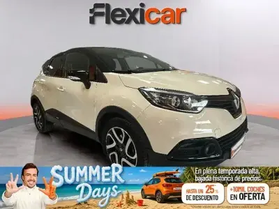 Usado Renault Captur Life 90 CV (66 kW) 2016 Beige SUV