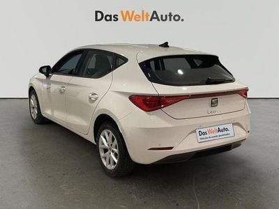 Usado Seat Leon Reference 115 CV (84 kW) 2022 Blanco Berlina