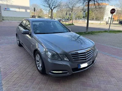 Usado Mercedes E350 Avantgarde 265 CV (194 kW) 2011 Gris / plata Berlina