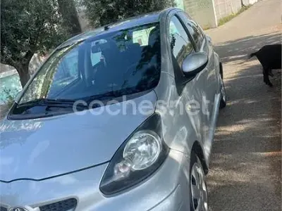 Usado Toyota Aygo Live 68 CV (50 kW) 2009 Gris / plata Utilitario