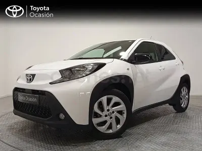 Usado Toyota Aygo X Play 72 CV (52 kW) 2025 Blanco SUV