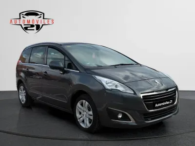Usado Peugeot 5008 Allure 120 CV (88 kW) 2015 Gris Monovolumen