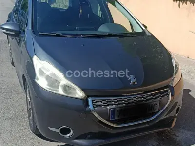 Usado Peugeot 208 Allure 92 CV (67 kW) 2012 Gris / plata Utilitario