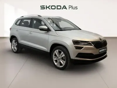 Usado Skoda Karoq Style 150 CV (110 kW) 2021 Gris plata SUV