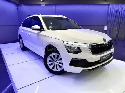 Usado Skoda Kamiq Selection 115 CV (84 kW) 2024 Blanco SUV
