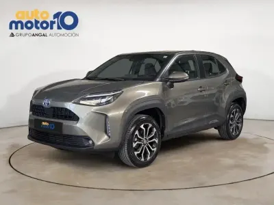 Usado Toyota Yaris Cross Style 116 CV (85 kW) 2023 Gris SUV