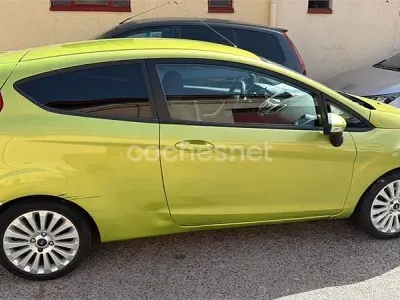 Usado Ford Fiesta Sport 100 CV (73 kW) 2008 Verde Utilitario