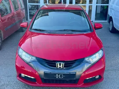 Usado Honda Civic Comfort 100 CV (73 kW) 2012 Rojo Berlina