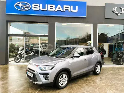 Usado KGM Tivoli 135 CV (99 kW) 2024 Gris / plata SUV