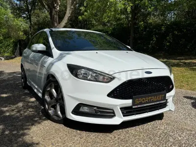Usado Ford Focus ST 250 CV (183 kW) 2016 Blanco Berlina