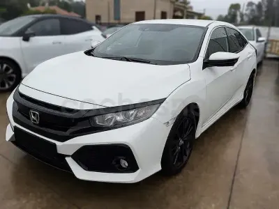 Usado Honda Civic Elegance 129 CV (94 kW) 2017 Blanco Berlina