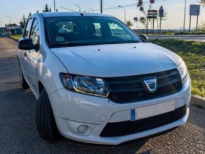 Usado Dacia Sandero Ambiance 75 CV (55 kW) 2015 Blanco Berlina