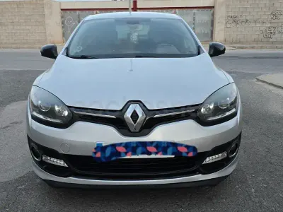 Usado Renault Mégane Bose Edition 110 CV (80 kW) 2015 Gris / plata Berlina