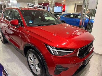 Rojo Usado 2024 Volvo XC40 Core SUV | 32.600 € (Precio justo)