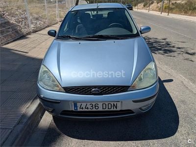 Usado Ford Focus Trend 90 CV (66 kW) 2004 Azul Berlina