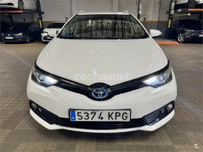 Begagnad Toyota Auris Hybrid Sport 136 HK (100 kW) 2018 Vit Kombi