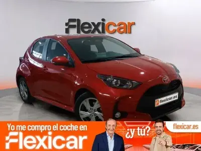 Usado Toyota Yaris Active 92 CV (67 kW) 2025 Rojo Utilitario