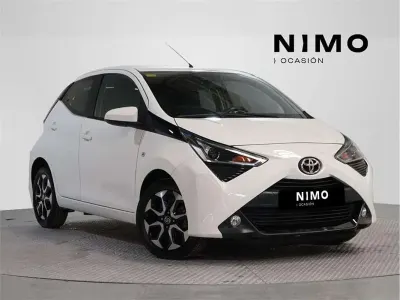 Begagnad Toyota Aygo X-play 72 HK (52 kW) 2021 Halvkombi