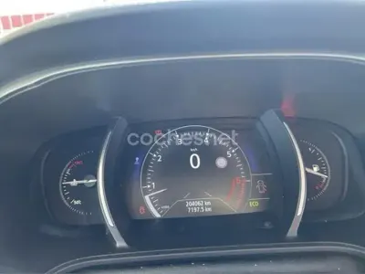 Usado Renault Mégane III Life 130 CV (95 kW) 2016 Gris / plata Berlina