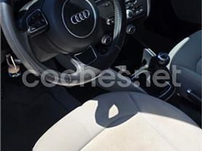 Marrón Usado 2014 Audi A1 Ambition Berlina | 8400 € (Buen precio)
