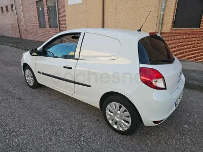 Usado Renault Clio IV Business 75 CV (55 kW) 2012 Blanco Berlina