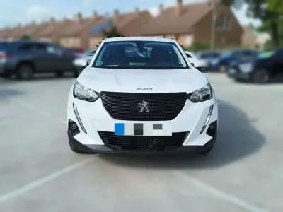 Usado Peugeot 2008 Active 101 CV (74 kW) 2021 Blanco SUV