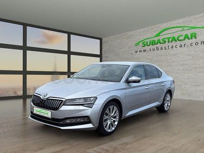 Usado Skoda Superb Style 218 CV (160 kW) 2021 Gris / plata Berlina