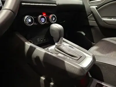 Usado Renault Captur Zen 140 CV (102 kW) 2022 Blanco SUV