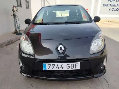Usado Renault Twingo Dynamique 76 CV (55 kW) 2007 Negro Utilitario
