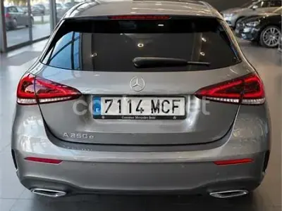 Usado Mercedes A250 218 CV (160 kW) 2022 Gris / plata Berlina