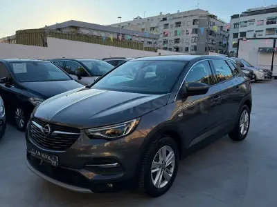 Usado Opel Grandland X Ultimate 130 CV (95 kW) 2021 Gris / plata SUV