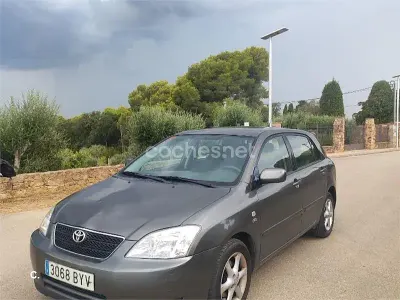 Usado Toyota Corolla Sol 90 CV (66 kW) 2002 Gris / plata Berlina