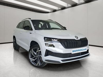 Blanco Usado 2024 Skoda Karoq SportLine SUV | 34.750 € (Caro)