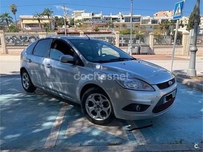 Usado Ford Focus Trend 109 CV (80 kW) 2008 Gris / plata Berlina