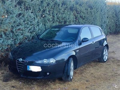 Negro Usado 2005 Alfa Romeo 147 Distinctive Utilitario | 2490 € (Precio justo)
