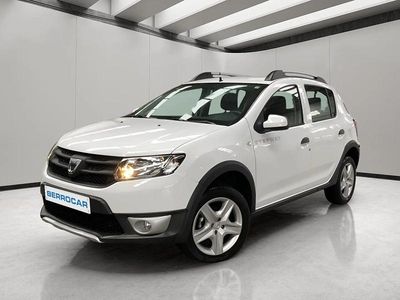 Usado Dacia Sandero Stepway 90 CV (66 kW) 2016 Blanco Utilitario