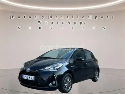 Usado Toyota Yaris Hybrid Active 100 CV (73 kW) 2019 Negro Berlina