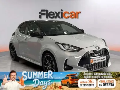 Usado Toyota Yaris Plus 116 CV (85 kW) 2022 Blanco Utilitario
