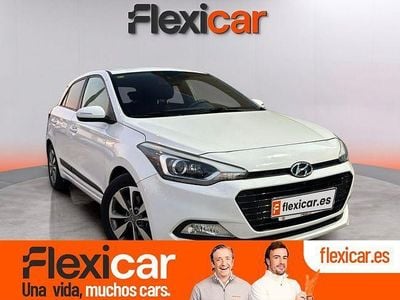 Usado Hyundai i20 100 CV (73 kW) 2018 Blanco Utilitario