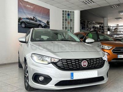 Usado Fiat Tipo Mirror 95 CV (69 kW) 2020 Gris / plata Familiar