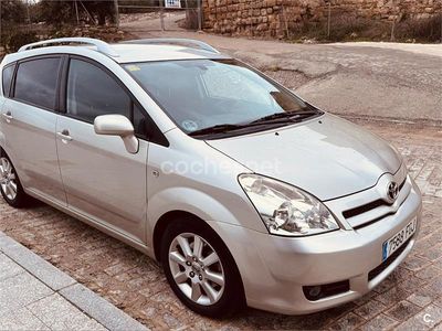 Usado Toyota Corolla Verso Sol 136 CV (100 kW) 2006 Gris / plata Monovolumen