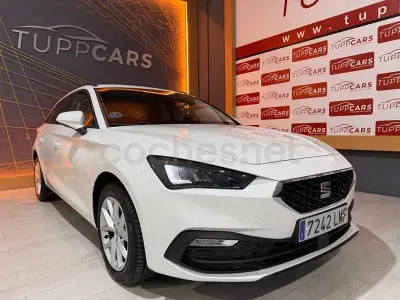 Usado Seat Leon Style 150 CV (110 kW) 2021 Blanco Familiar