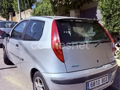 Usado Fiat Punto 80 CV (58 kW) 2001 Gris / plata Utilitario