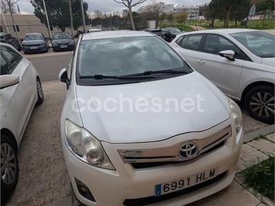 Usado Toyota Auris Hybrid Active 135 CV (99 kW) 2012 Blanco Berlina