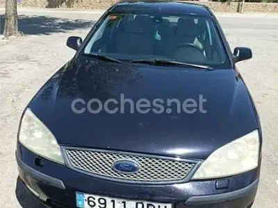 Usado Ford Mondeo Sport 130 CV (95 kW) 2004 Azul Berlina